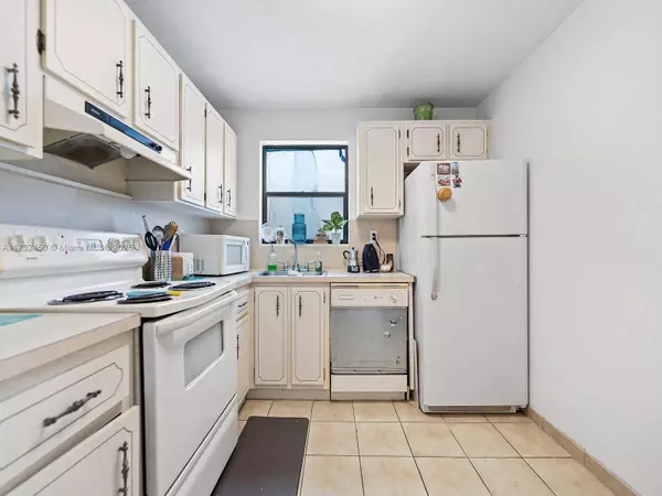 1334 Collins Ave #504, Miami Beach, FL 33139