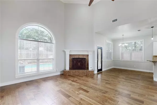 2213 E Briargate DR, Bryan, TX 77802