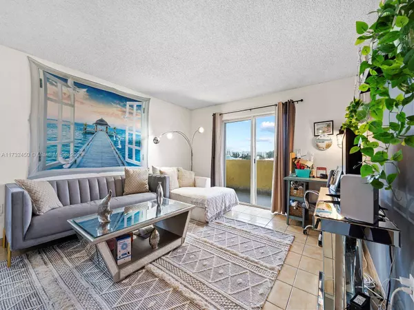 1334 Collins Ave #504, Miami Beach, FL 33139