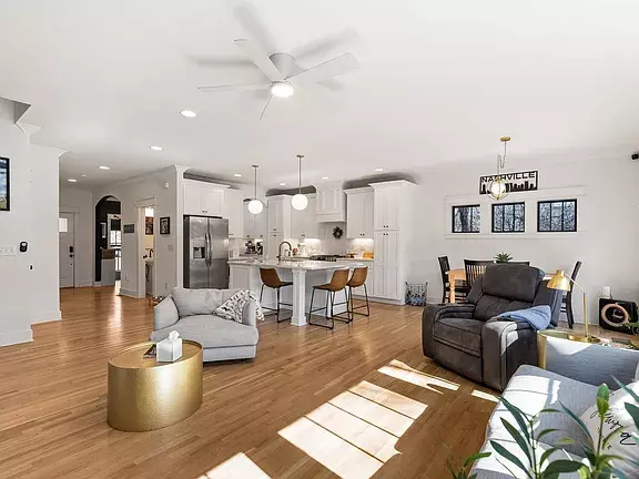 1230 McGavock Pike, Nashville, TN 37216-3131