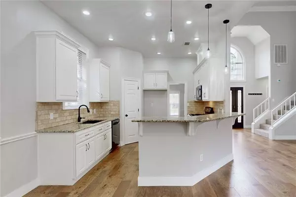 2213 E Briargate DR, Bryan, TX 77802