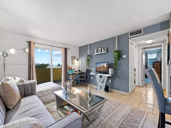 1334 Collins Ave #504, Miami Beach, FL 33139