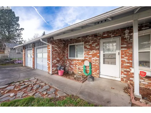 203 SE 13TH ST, Troutdale, OR 97060