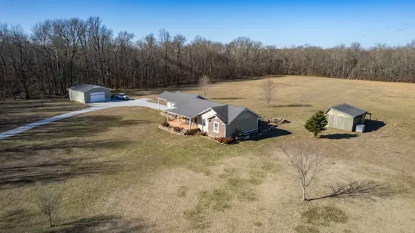 135 Davis Rd, Decherd, TN 37324