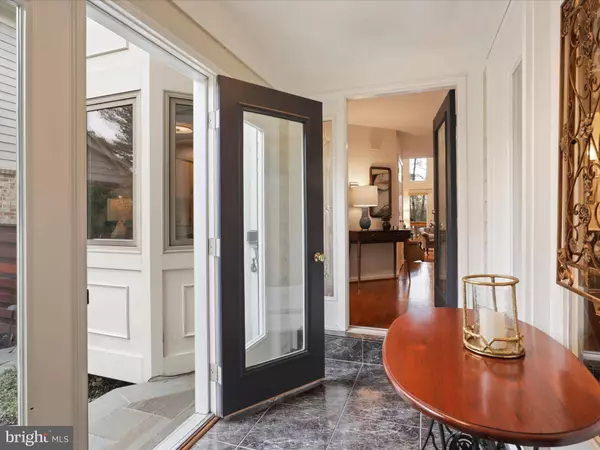 2931 ARAN CT, Oakton, VA 22124