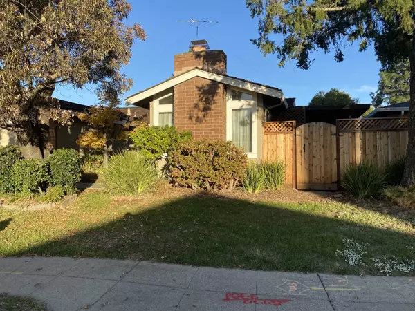 221 Drakes Bay Ave, Los Gatos, CA 95032-2408