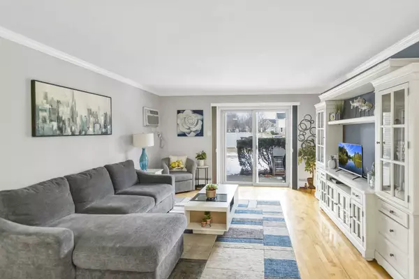 1515 E Churchill DR #106, Palatine, IL 60074