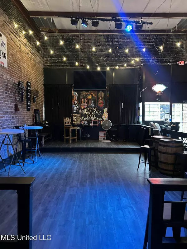 305 S Main Street, Yazoo City, MS 39194