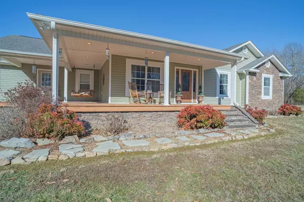 135 Davis Rd, Decherd, TN 37324