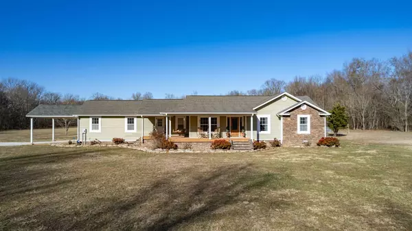 135 Davis Rd, Decherd, TN 37324