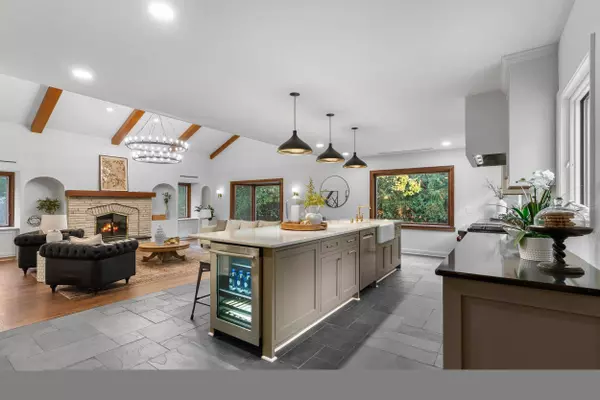8040 N Gray Log, Fox Point, WI 53217