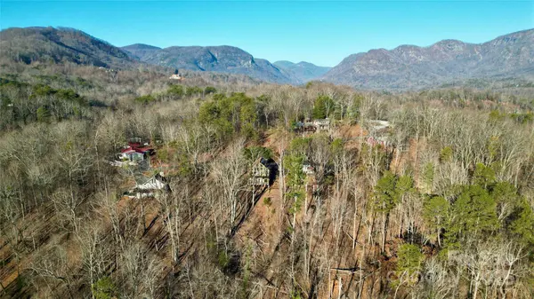 201 Ridge View CIR, Lake Lure, NC 28746