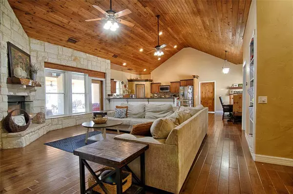 191 County Road 132bb, Hallettsville, TX 77964