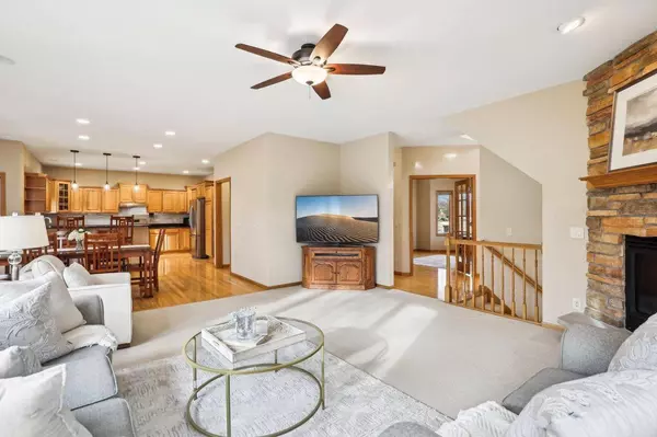 1221 Hanover Trail, Waunakee, WI 53597