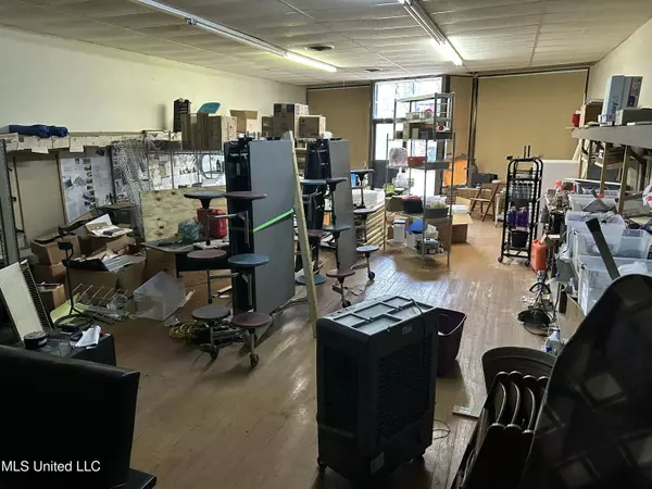 304 S Main Street, Yazoo City, MS 39194