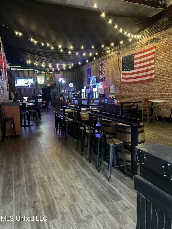 305 S Main Street, Yazoo City, MS 39194