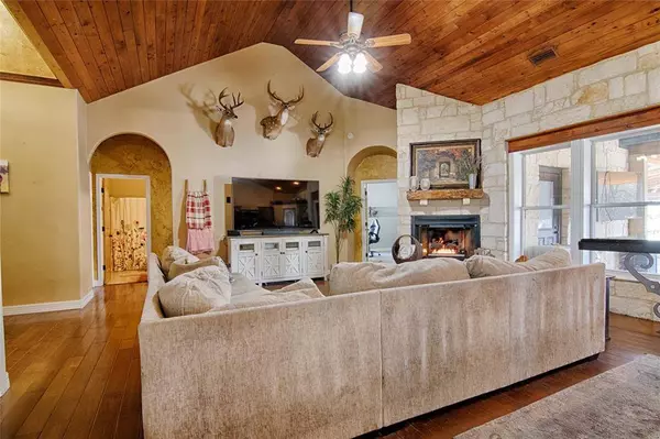 191 County Road 132bb, Hallettsville, TX 77964