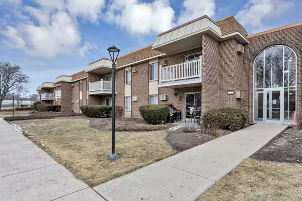 1515 E Churchill DR #106, Palatine, IL 60074