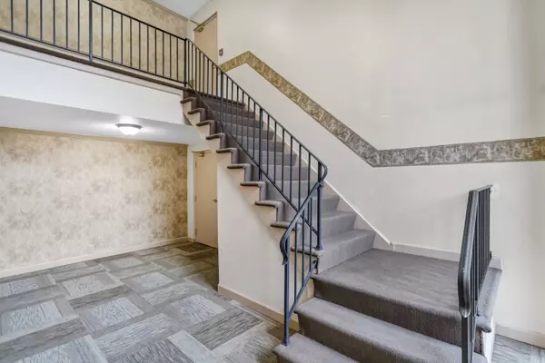 1515 E Churchill DR #106, Palatine, IL 60074