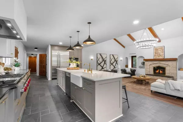 8040 N Gray Log, Fox Point, WI 53217