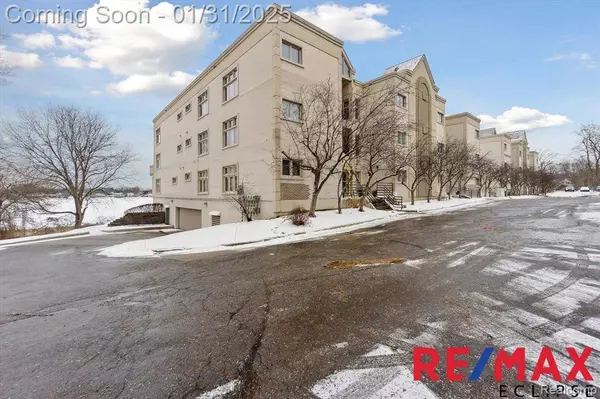 3276 Island Cove Drive 250, Waterford, MI 48328