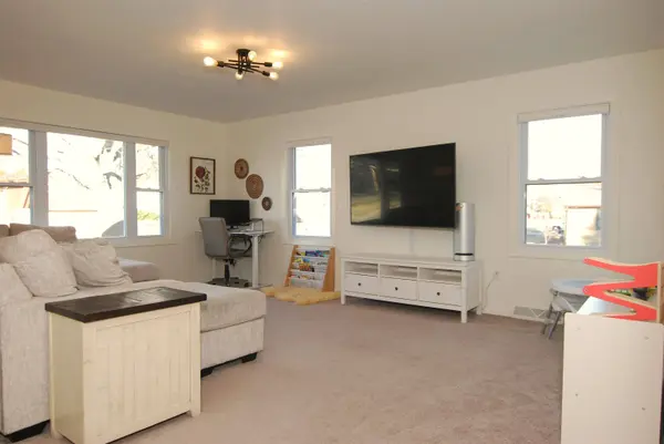 910 IVORY ST, Seymour, WI 54165