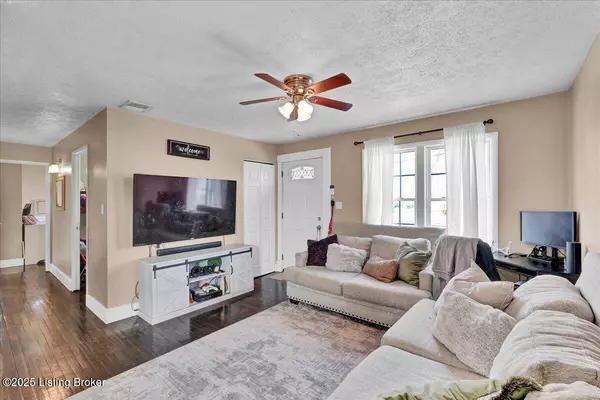 6117 Dobson Ct, Louisville, KY 40229