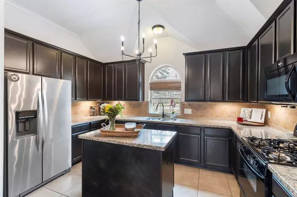 6814 Grant DR, Magnolia, TX 77354