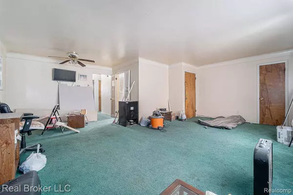 19946 GREENFIELD Road, Detroit, MI 48235