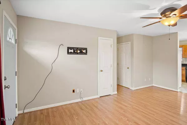 752 Killion RD, Dandridge, TN 37725