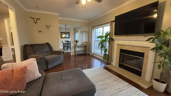 1605 Keever Ct, Louisville, KY 40245