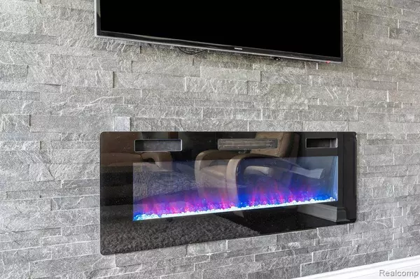 300 Riverfront Drive 27C, Detroit, MI 48226