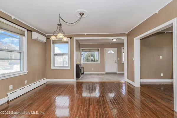 64 Garretson AVE, Staten Island, NY 10304