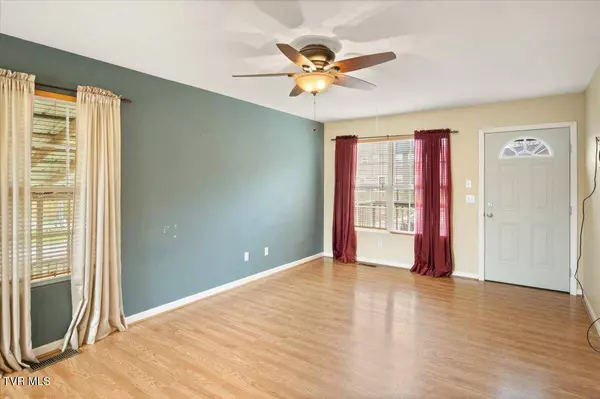 752 Killion RD, Dandridge, TN 37725