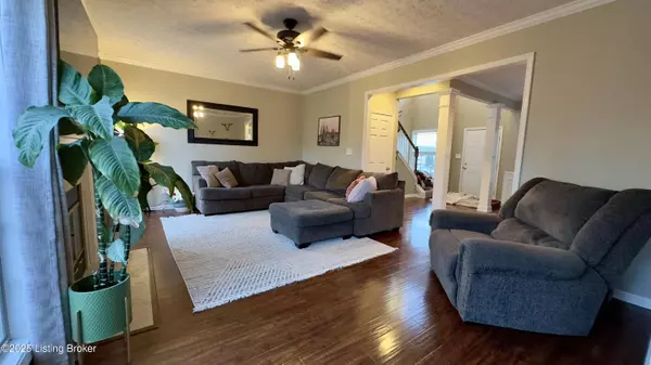 1605 Keever Ct, Louisville, KY 40245