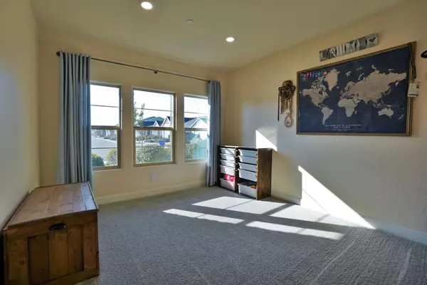 2470 W Mallard Lane, Hanford, CA 93230