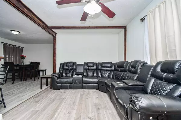 2715 Thomas AVE, Pasadena, TX 77506