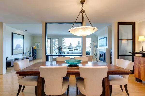 3203 Rideau PL SW #17, Calgary, AB T2S2T1