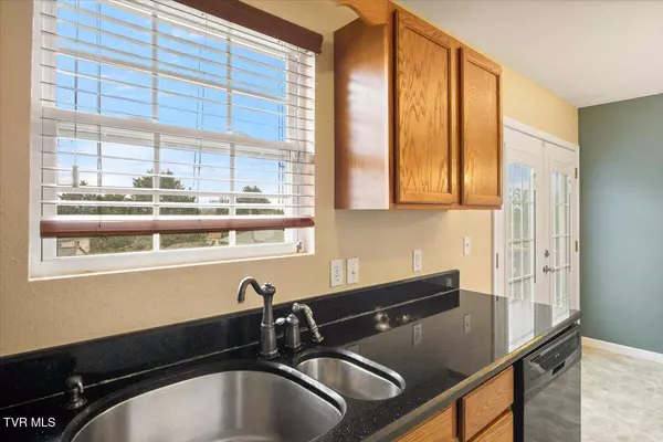 752 Killion RD, Dandridge, TN 37725