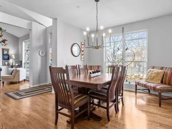 5425 Nicholson DR, Hoffman Estates, IL 60192