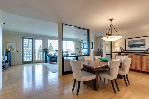 3203 Rideau PL SW #17, Calgary, AB T2S2T1