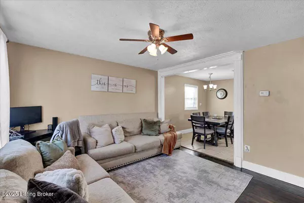 6117 Dobson Ct, Louisville, KY 40229