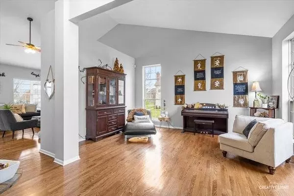 5425 Nicholson DR, Hoffman Estates, IL 60192