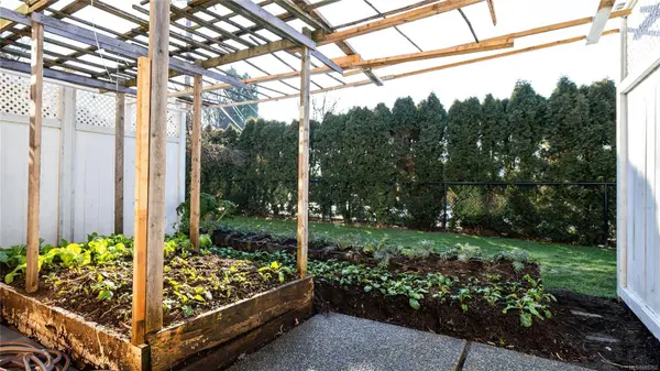 1550 North Dairy Rd #6, Saanich, BC V8A 1B1