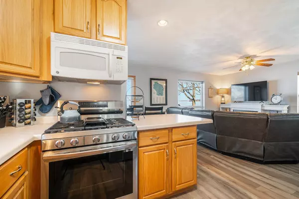 6615 LASLEY SHORE RD, Winneconne, WI 54986