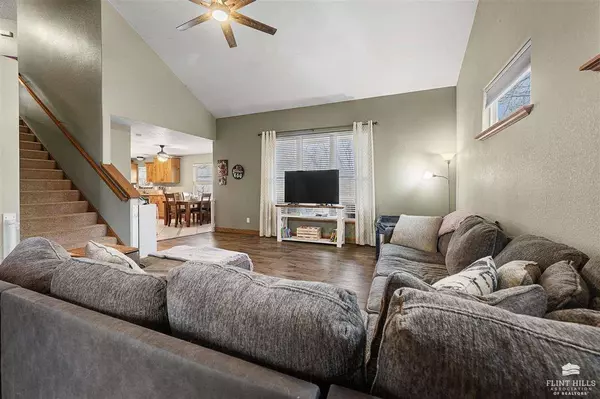 3104 Davis DR, Manhattan, KS 66502