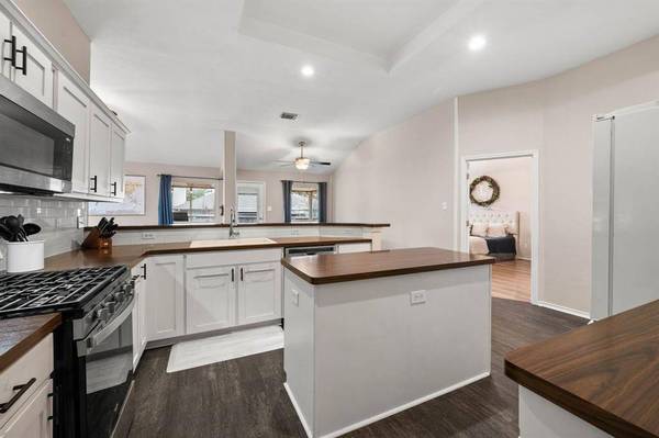 2076 Amherst Drive, Lewisville, TX 75067