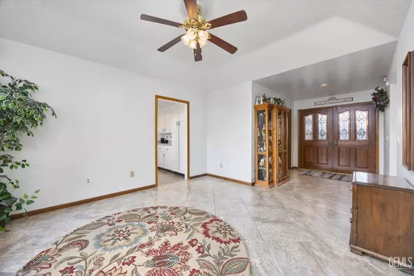 6108 Olive Knolls Drive, Bakersfield, CA 93308