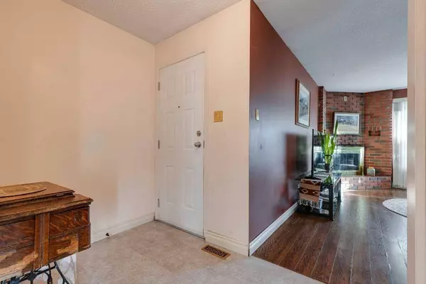 4927 Norquay DR NW, Calgary, AB T2K 2L4