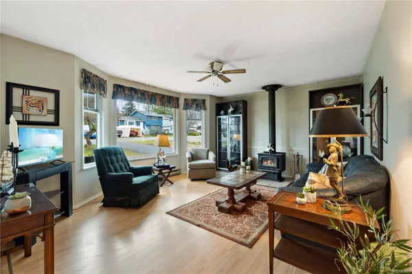 717 Nanoose Ave, Parksville, BC V9P 1E9